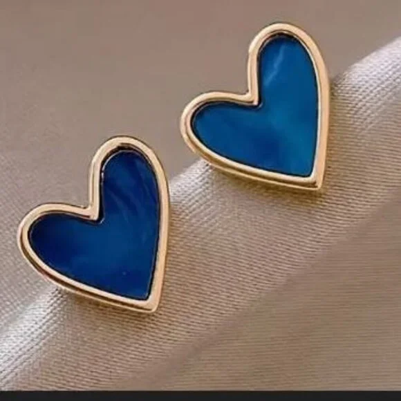 NWT Dainty heart earrings are deep blue with gold tone metal & post style backs - Picture 2 of 6
